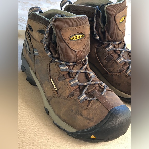 Keen Woman’s Targhee Waterproof Hiking Boots. Mid Height. Woman’s Size 10 - Picture 4 of 11